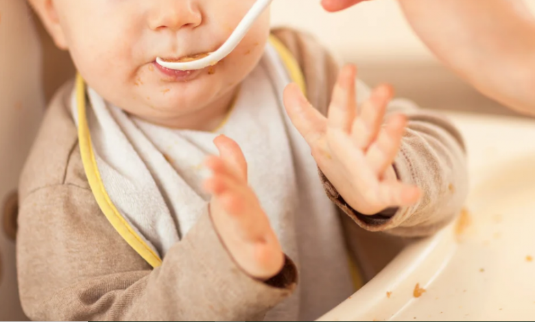 Bebeklerde Ek Gıdaya Geçiş Nasıl Olmalıdır